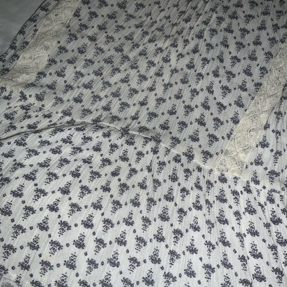 Botique White Laced and Patterned Flowy Tank Top - Picture 8 of 8